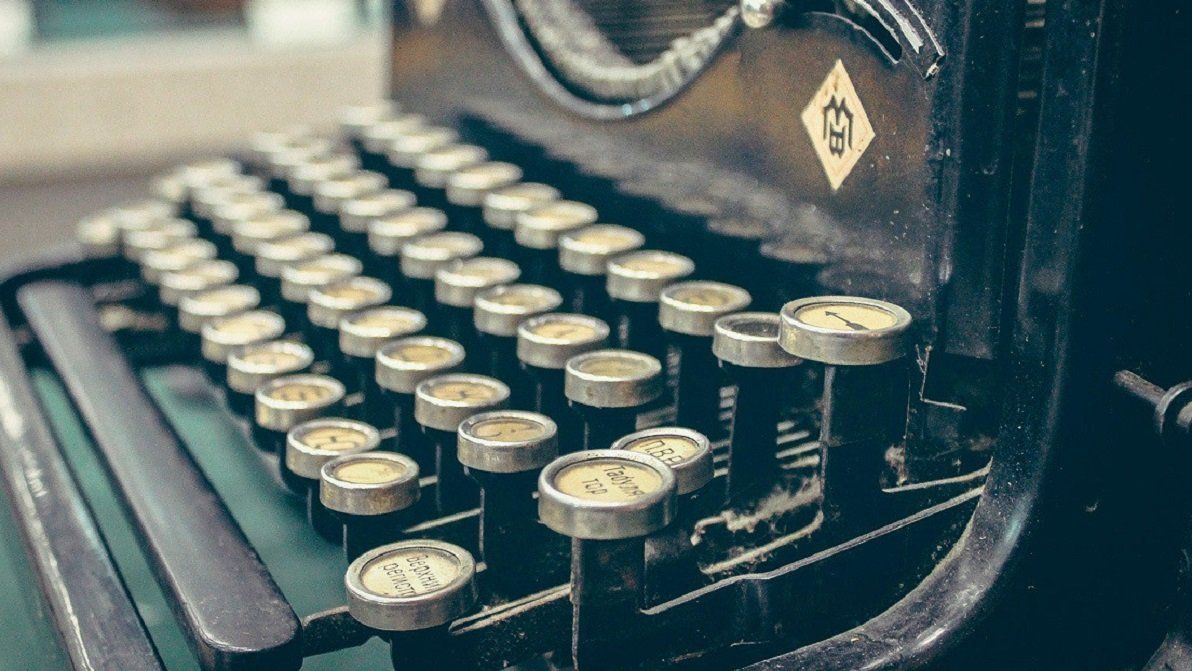 Video: un youtuber transformó una centenaria máquina de escribir en un extraño instrumento musical