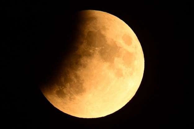 A 50 años del lanzamiento del Apolo 11: como si el cosmos supiera, llegó un eclipse parcial de Luna que se vio en Argentina