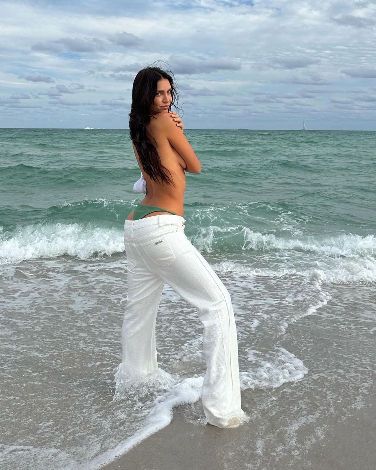 Zaira Nara, una bomba suelta en Miami. Zaira Nara, una bomba suelta en Miami.