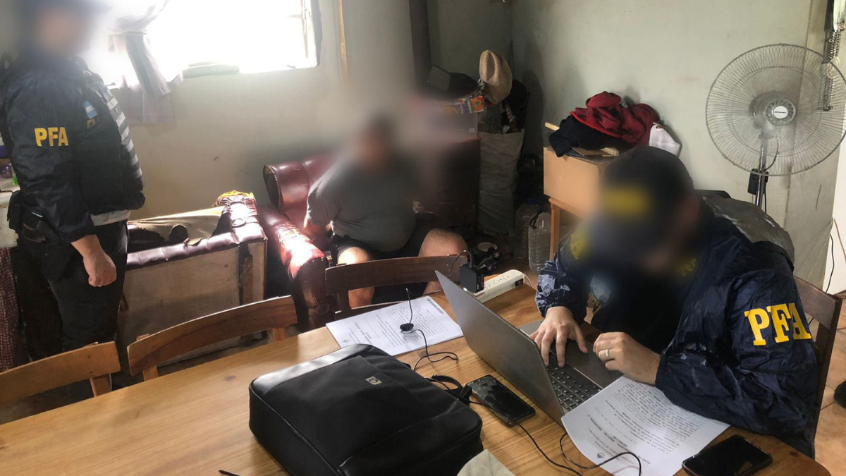 El evadido fue capturado en una zona rural de difícil acceso, con caminos accidentados, ubicado a varios kilómetros del pueblo de Maggiolo, a 35 km de la ciudad de Venado Tuerto. El evadido fue capturado en una zona rural de difícil acceso, con caminos accidentados, ubicado a varios kilómetros del pueblo de Maggiolo, a 35 km de la ciudad de Venado Tuerto.