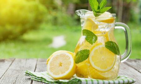 La limonada casera es la bebida ideal para refrescarse en primavera y verano. La limonada casera es la bebida ideal para refrescarse en primavera y verano.