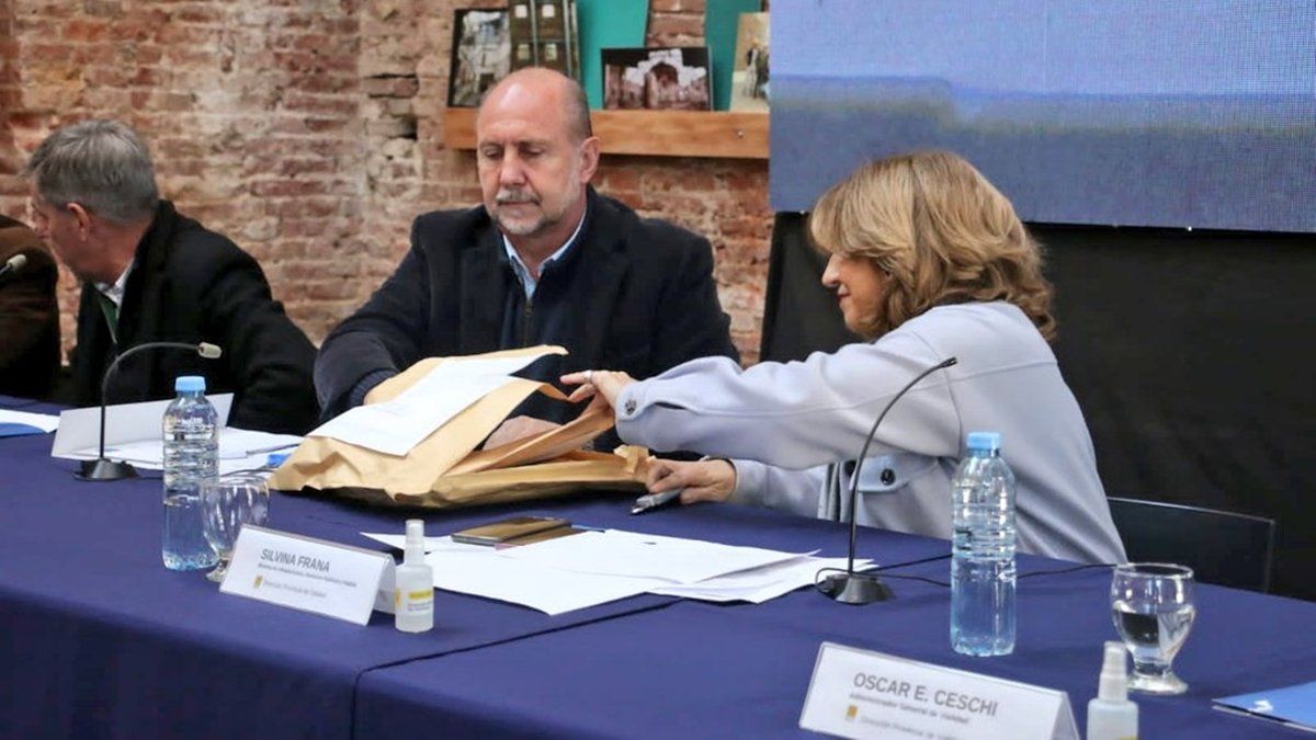 Iluminación de Circunvalación Oeste: para realizar los trabajos se presentaron tres ofertas, todas con alternativas A (cableado subterráneo ? y B (cableado aéreo).