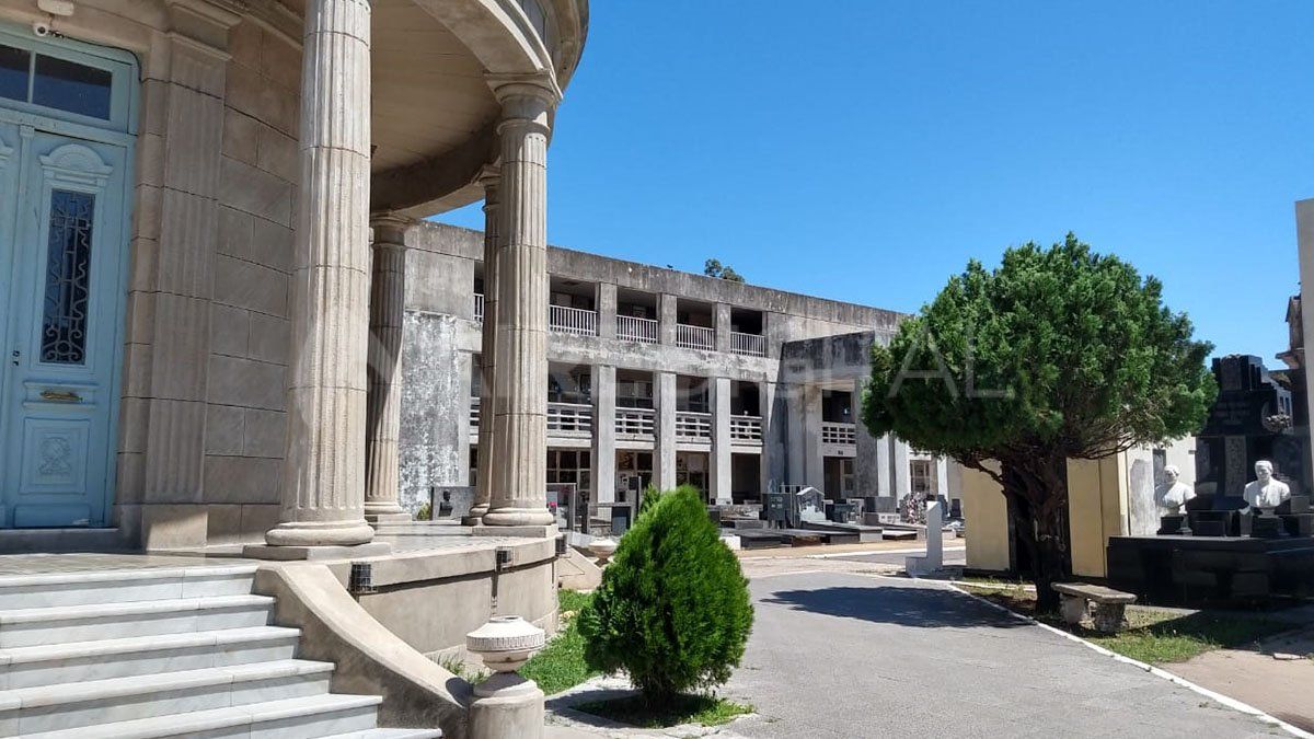 En el Cementerio el horario de visita este domingo es de 7.30 a 12.30.