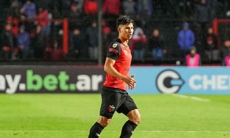 Stéfano Moreyra se lesionó y no viajará a Chile para afrontar el amistoso entre Colón y Colo Colo. Stéfano Moreyra se lesionó y no viajará a Chile para afrontar el amistoso entre Colón y Colo Colo.
