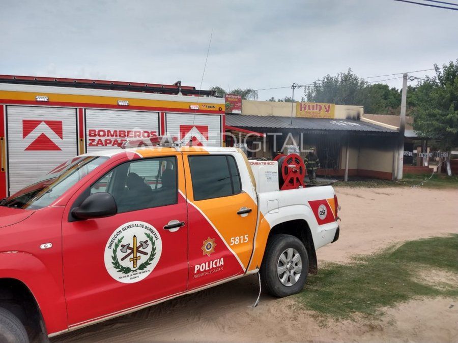 Un incendio consumió por completo un local de indumentaria ubicado en Ruta 1