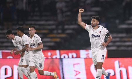 Silvio Romero se marchó de Independiente rumbo al Fortaleza de Brasil, donde dirige el argentino Juan Pablo Vojvoda. Silvio Romero se marchó de Independiente rumbo al Fortaleza de Brasil, donde dirige el argentino Juan Pablo Vojvoda.
