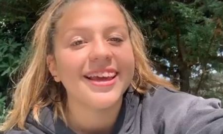 la hija de el polaco estaba cantando frente a la camara y su padre le dio un susto la hija de el polaco estaba cantando frente a la camara y su padre le dio un susto