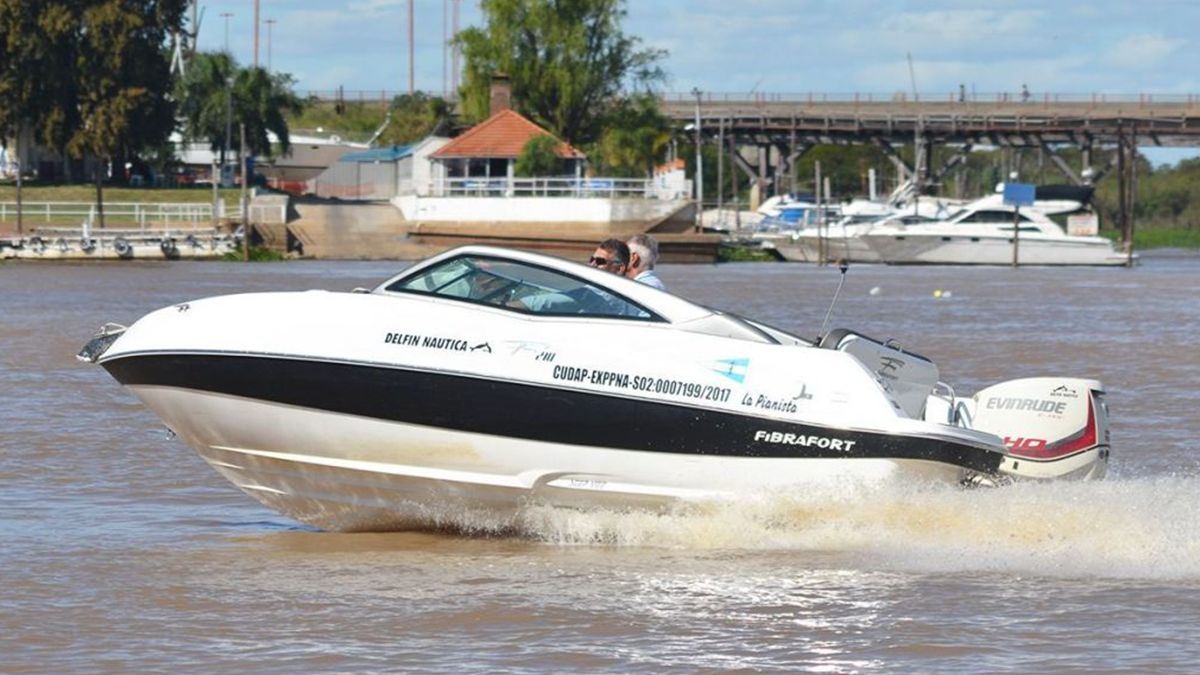 El texto del Decreto establece que “a partir de la cero (0) hora del día 31 de octubre de 2020, en los departamentos Rosario, La Capital, General López, Caseros, Constitución, San Lorenzo, Las Colonias y Castellanos” quedarán habilitadas las actividades y servicios náuticos.