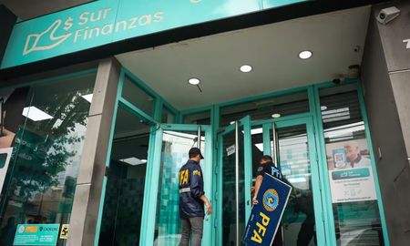Se investigan maniobras con la compra de dólar a valor oficial y se ordenaron unos 60 procedimientos. Se investigan maniobras con la compra de dólar a valor oficial y se ordenaron unos 60 procedimientos.