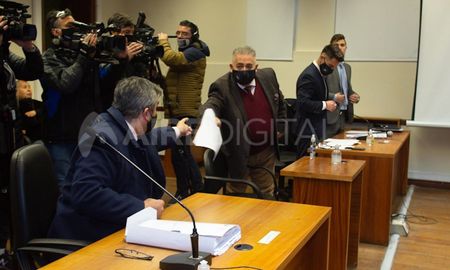 Acuerdo. El fiscal y la defensa resolvieron que el Rolón continúe la causa en libertad tras entender que no hay riesgos procesales. Acuerdo. El fiscal y la defensa resolvieron que el Rolón continúe la causa en libertad tras entender que no hay riesgos procesales.