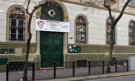 Un alumno de 16 años fue el más afectado y debió ser trasladado al Hospital Gutiérrez. Un alumno de 16 años fue el más afectado y debió ser trasladado al Hospital Gutiérrez.