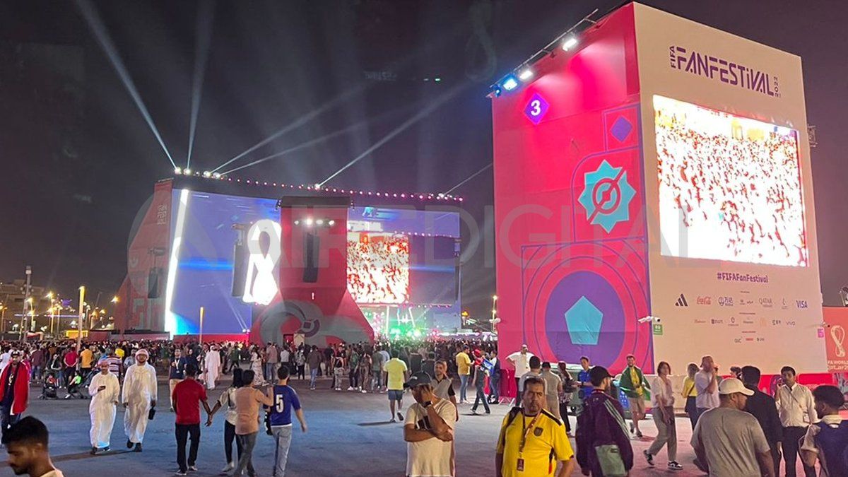 La ceremonia de apertura del FIFA Fan Festival se inició con un show de a cantante libanesa Myriam Fares y el colombiano Maluma.