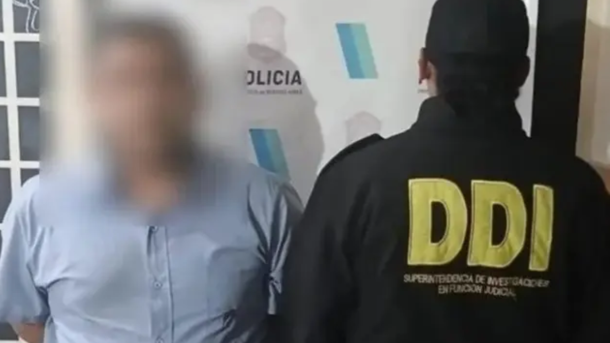 Colectivero violó a pasajera de 15 años en el transporte: se desvió, cerró las puertas y apagó luces