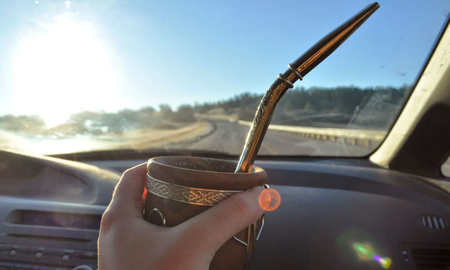 tomar mate en la ruta puede costarte hasta $420.000: las provincias donde esta prohibido tomar mate en la ruta puede costarte hasta $420.000: las provincias donde esta prohibido