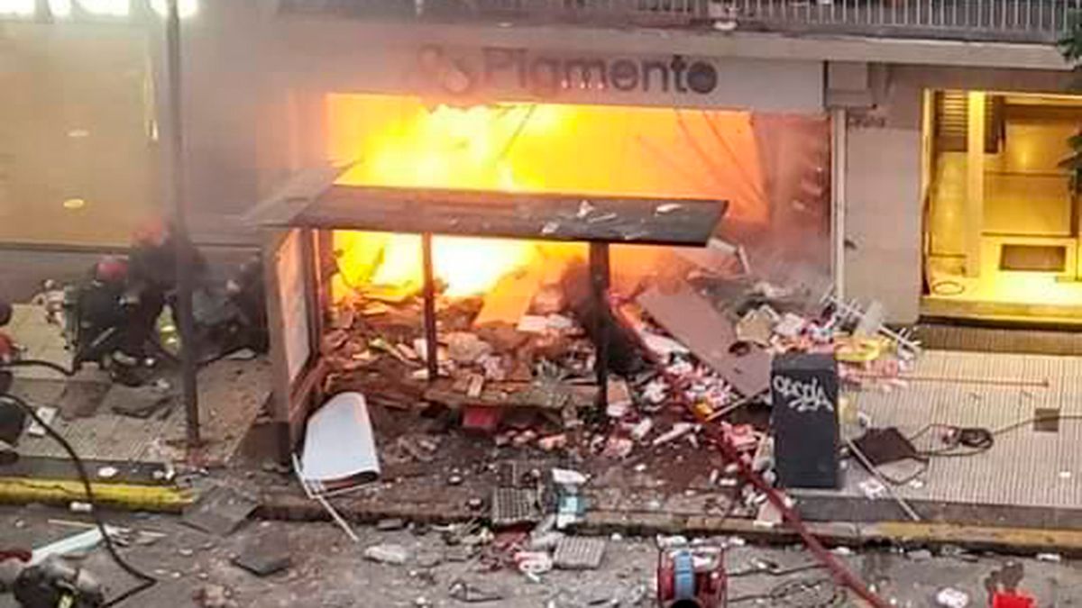 Una explosi&oacute;n en una perfumer&iacute;a desat&oacute; un feroz incendio en Villa Crespo