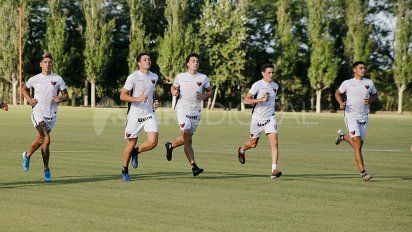 Se terminó la licencia y el plantel de Colón vuelve a entrenarse bajo las órdenes del cuerpo técnico