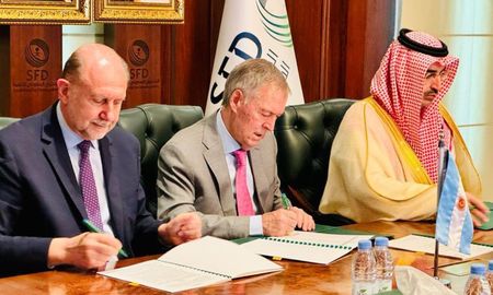 Perotti en la firma de los contratos para el financiamiento del Acueducto Santa Fe - Córdoba. Perotti en la firma de los contratos para el financiamiento del Acueducto Santa Fe - Córdoba.