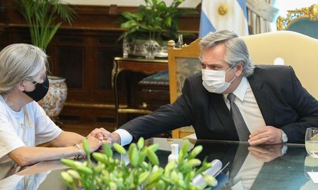 Alberto Fernández se reunió con la mamá de Úrsula Bahillo. Alberto Fernández se reunió con la mamá de Úrsula Bahillo.