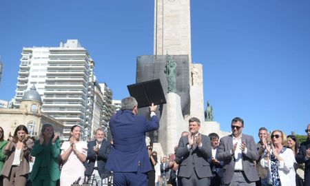 Rosario arranca sus segundo 300 años, pero con mandato de autonomía, dijo el intendente. Rosario arranca sus segundo 300 años, pero con mandato de autonomía, dijo el intendente.