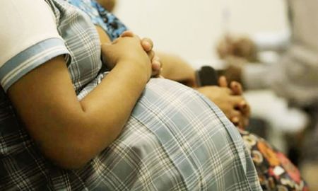 Identificación y denuncia de abusos y reducción de embarazos adolescentes, entre otras cosas, son los principales logros de la ESI, que destacan desde el área de la medicina y sexualidad. Identificación y denuncia de abusos y reducción de embarazos adolescentes, entre otras cosas, son los principales logros de la ESI, que destacan desde el área de la medicina y sexualidad.