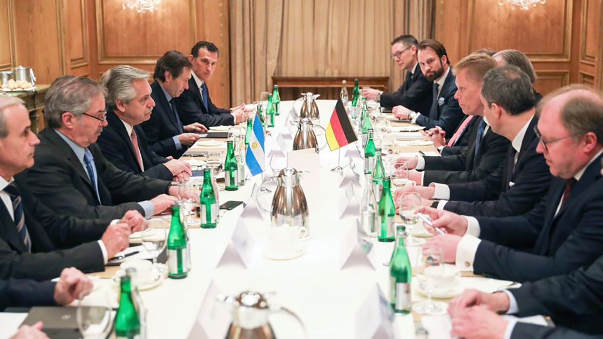 Alberto Fern&aacute;ndez en Berl&iacute;n durante un desayuno de trabajo con l&iacute;deres de empresas alemanas que invierten en Argentina.