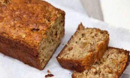 Este budín de banana y avena esponjoso no lleva azúcar ni harinas refinadas. Este budín de banana y avena esponjoso no lleva azúcar ni harinas refinadas.