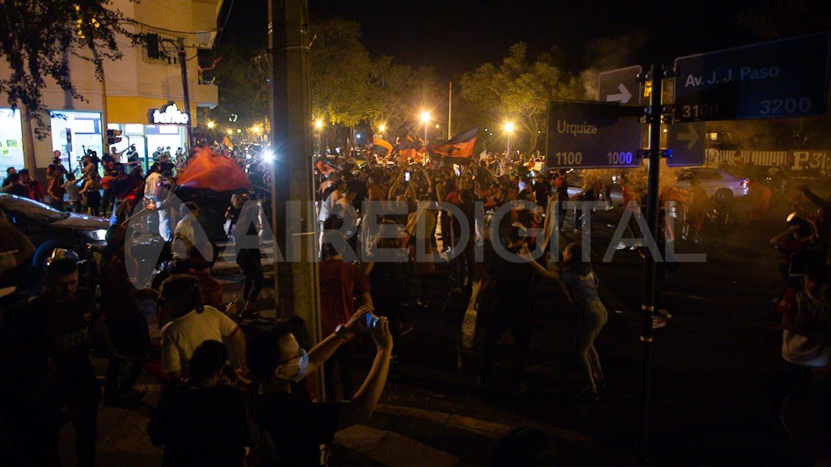 Colón campeón: la pasión sabalera salió de fiesta en las calles de Santa Fe