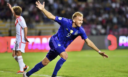 Luciano Gondou empieza a festejar su gol ante Perú, en el triunfo por 2-0 de la Argentina. Luciano Gondou empieza a festejar su gol ante Perú, en el triunfo por 2-0 de la Argentina.