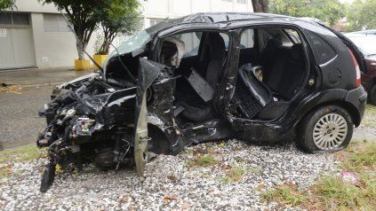 Así quedó el automóvil Citroen C3 en el que se conducía la familia Pizorno.
