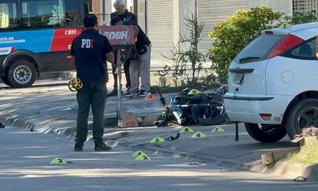 Un motociclista de 22 años perdió la vida este jueves por la mañana tras protagonizar un violento accidente en la zona norte de la ciudad de Santa Fe. Un motociclista de 22 años perdió la vida este jueves por la mañana tras protagonizar un violento accidente en la zona norte de la ciudad de Santa Fe.