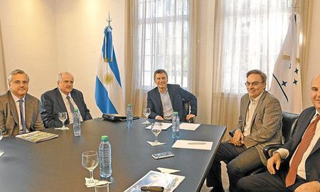 el dueno de arcor enfrenta a macri por la apertura de las importaciones el dueno de arcor enfrenta a macri por la apertura de las importaciones