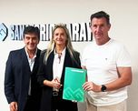 El Sanatorio Garay y la Liga Santafesina firmaron un convenio que cubrirá a más de 18.000 futbolistas. El Sanatorio Garay y la Liga Santafesina firmaron un convenio que cubrirá a más de 18.000 futbolistas.