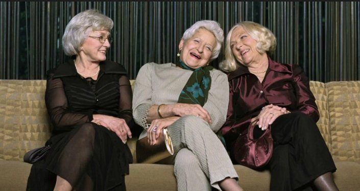 9 nanas que reparten felicidad anónimamente hace 38 años