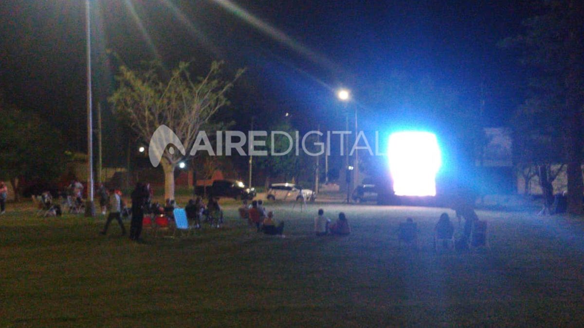 Los guadalupanos pudieron disfrutar este sábado en la plaza Padre Trucco de la proyección de las cintas que plasman la coronación de la Virgen de Guadalupe en 1928.