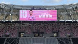 Lionel Messi, rendido ante el nuevo estadio del Inter Miami.