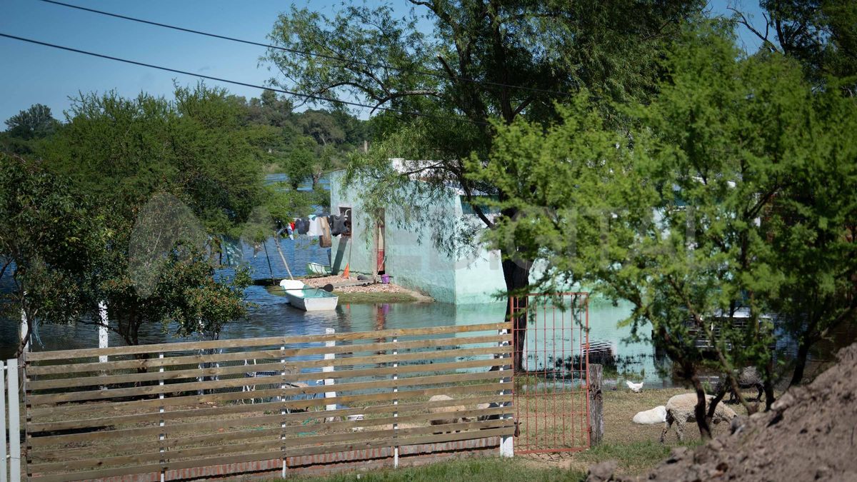 Las viviendas que se levantaron sobre el talud húmedo de la defensa en Rincón ya se inundaron. Las viviendas que se levantaron sobre el talud húmedo de la defensa en Rincón ya se inundaron.
