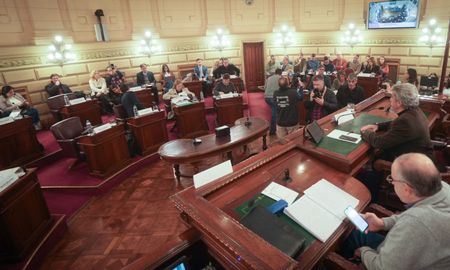 En el marco del proceso de reforma constitucional – que lleva adelante la Convención del 25- este martes se reunió la comisión de Poder Legislativo y Poder Ejecutivo. En el marco del proceso de reforma constitucional – que lleva adelante la Convención del 25- este martes se reunió la comisión de Poder Legislativo y Poder Ejecutivo.