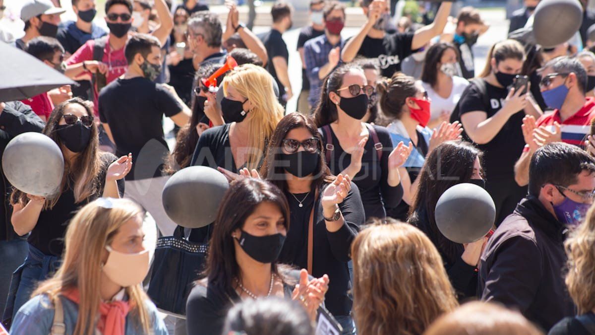 Los trabajadores de turismo se dirigieron hacia la plaza 25 de Mayo.&nbsp;