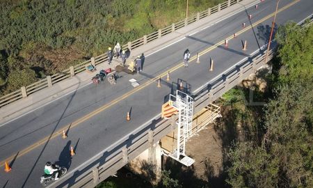 Solo podrán circular sobre el Puente Carretero Santa Fe - Santo Tomé motos, bicicletas y peatones. Solo podrán circular sobre el Puente Carretero Santa Fe - Santo Tomé motos, bicicletas y peatones.