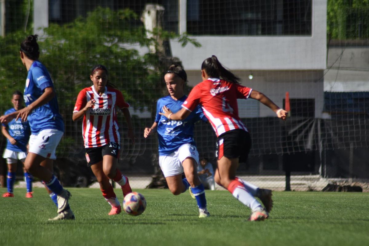 Unión y Estudiantes igualaron 1 a 1 en La Plata por el partido de ida de las semifinales del reducido de la Primera B del fútbol femenino.