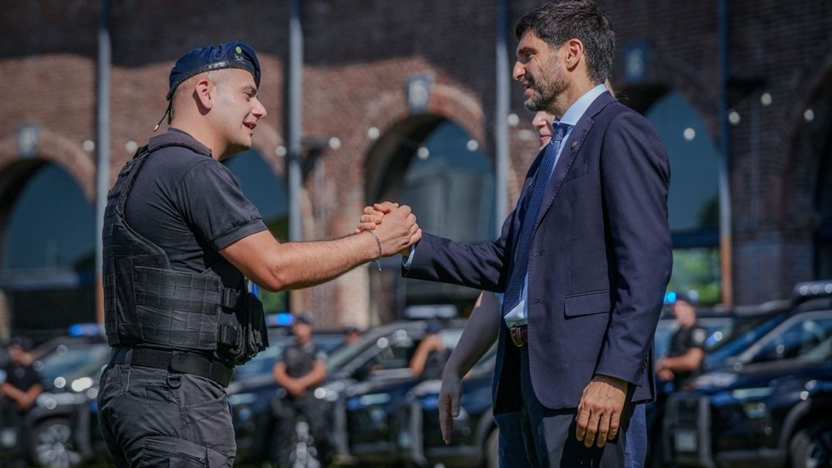 Maximiliano Pullaro entregó un helicóptero y camionetas para la Policía: El miedo en Santa Fe cambió de lado.