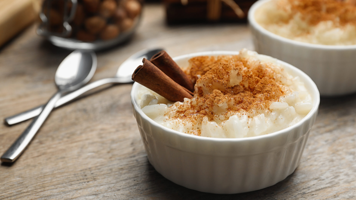  Este postre clásico, cremoso y rendidor, se prepara con ingredientes simples y económicos. Este postre clásico, cremoso y rendidor, se prepara con ingredientes simples y económicos.