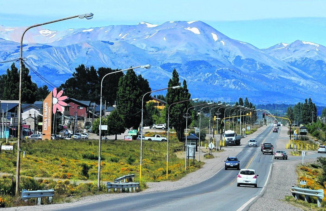 Los bosques que rodean la localidad albergan especies nativas y funcionan como un corredor biológico esencial para la fauna local, manteniendo el equilibrio natural de la estepa rionegrina. Los bosques que rodean la localidad albergan especies nativas y funcionan como un corredor biológico esencial para la fauna local, manteniendo el equilibrio natural de la estepa rionegrina.