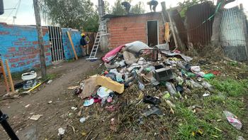 Derrumbaron un búnker de drogas en Villa del Parque e investigan a una persona