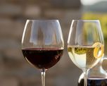 El vino que habían ingerido era blanco, según informaron fuentes policiales. Imagen ilustrativa. El vino que habían ingerido era blanco, según informaron fuentes policiales. Imagen ilustrativa.