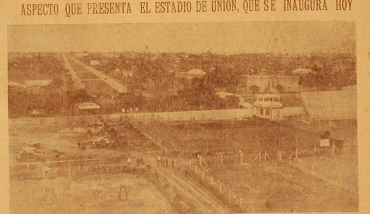Foto del Diario El Orden del 28/4/1929, tomada desde la chimenea de la curtiembre Baragiola. Foto del Diario El Orden del 28/4/1929, tomada desde la chimenea de la curtiembre Baragiola.