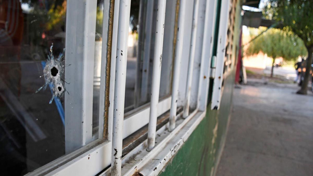 El lenguaje y el negocio de las balas: por qué disparan contra los frentes de las casas