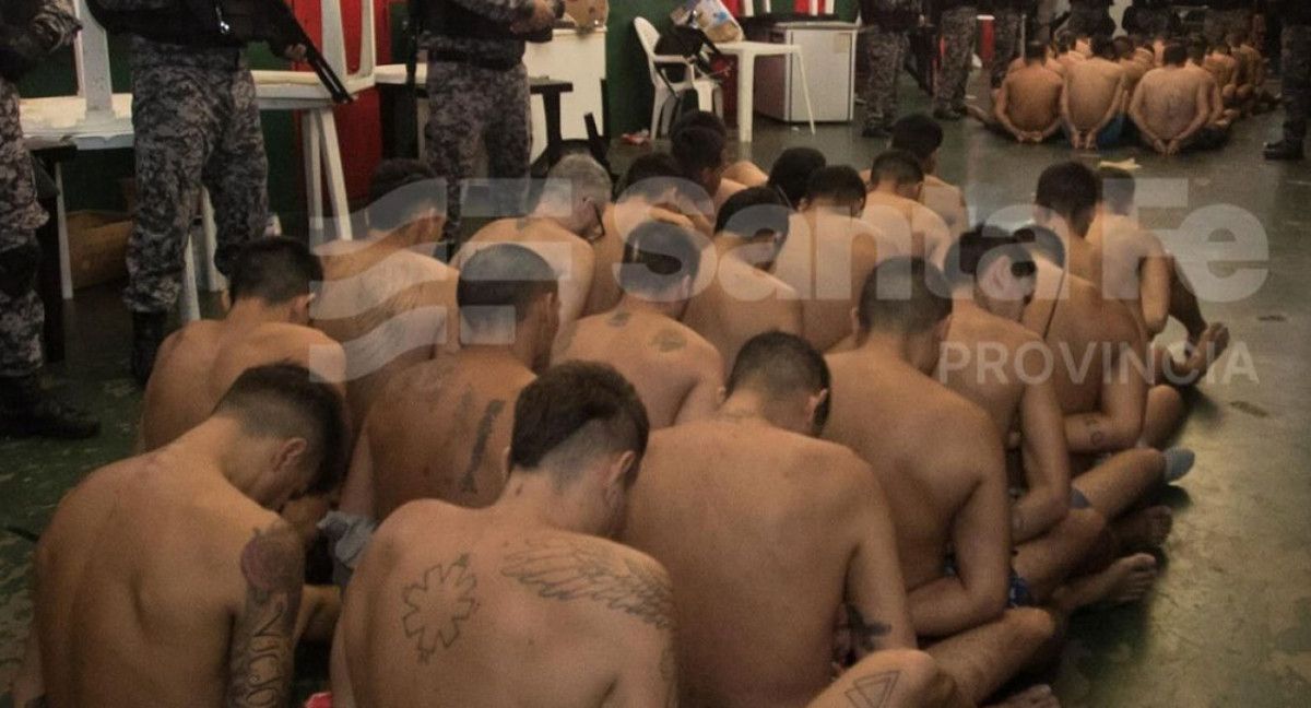 Imagen de los internos de la cárcel de Piñero, difundida por el Gobierno de Santa Fe. Imagen de los internos de la cárcel de Piñero, difundida por el Gobierno de Santa Fe.
