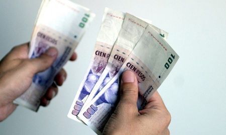 Eldescenso de la inflación durante el mes pasado no significa que los preciosbajen, sino que siguen subiendo en la misma dirección, pero lo hacen a un menorritmo. Eldescenso de la inflación durante el mes pasado no significa que los preciosbajen, sino que siguen subiendo en la misma dirección, pero lo hacen a un menorritmo.