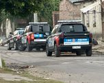 Los allanamientos se realizan en diferentes puntos de barrio Coronel Dorrego. Los allanamientos se realizan en diferentes puntos de barrio Coronel Dorrego.